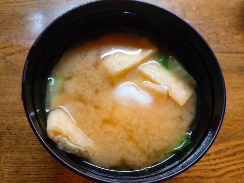 白玉団子と白菜と油揚げの味噌汁